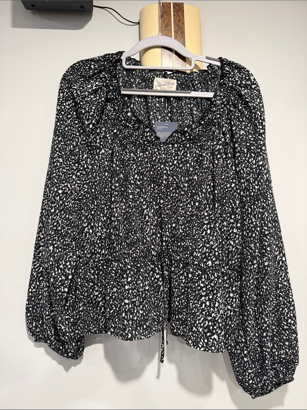 Universal Thread Black and White Printed Peplum Blouse